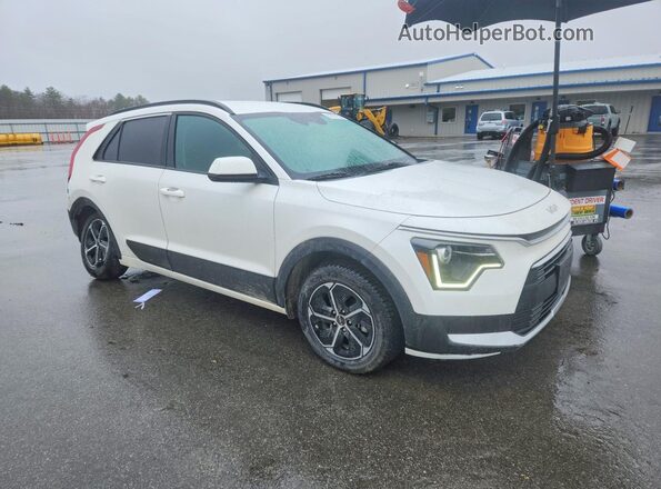 KNDCP3LE6R5146629 2024 KIA NIRO White Przód prawy