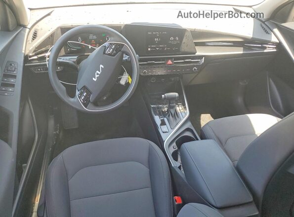 KNDCP3LE7T5318867 2026 KIA NIRO Gray Widok deski rozdzielczej