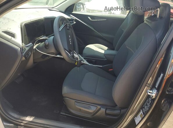 KNDCP3LE7T5318867 2026 KIA NIRO Gray Widok wnętrza z przodu