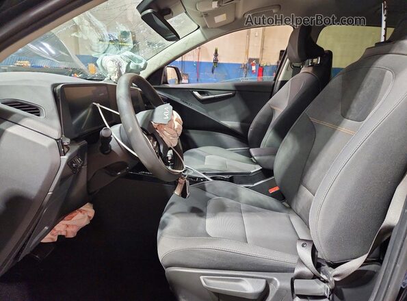 KNDCP3LE7T5319694 2026 KIA NIRO Черный Вид салона спереди