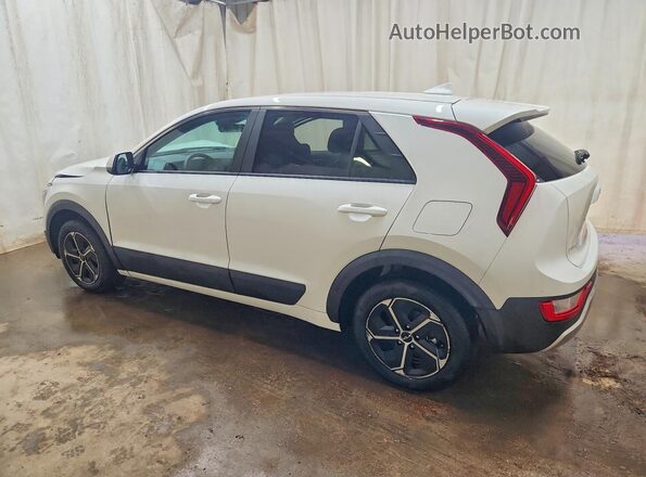 KNDCP3LE8T5323141 2026 KIA NIRO White Tył lewy