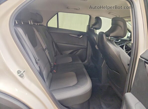 KNDCP3LE8T5323141 2026 KIA NIRO White Widok tylnych siedzeń