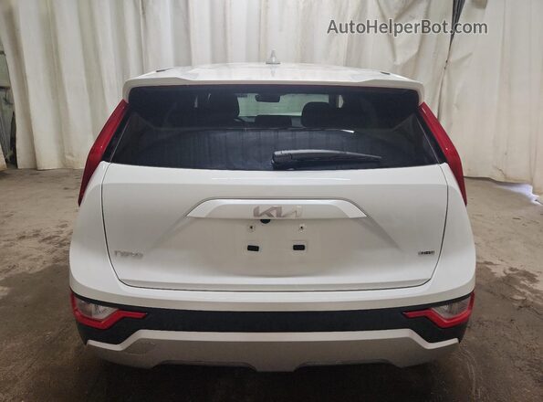 KNDCP3LE8T5323141 2026 KIA NIRO White 