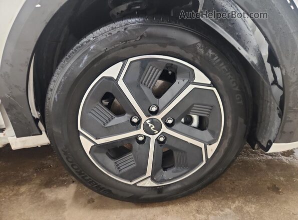 KNDCP3LE8T5323141 2026 KIA NIRO White 