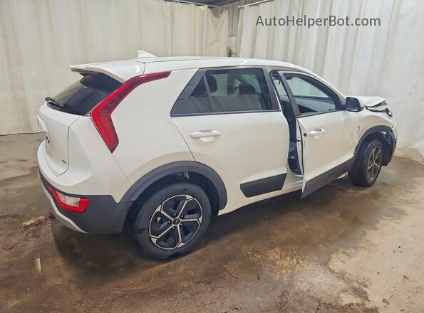 KNDCP3LE8T5323141 2026 KIA NIRO White Tył prawy