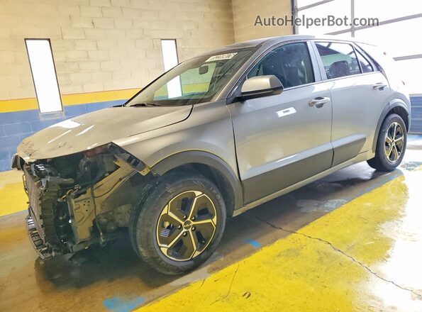 KNDCP3LEXT5320371 2026 KIA NIRO Gray Vista tres cuartos delantera izquierda