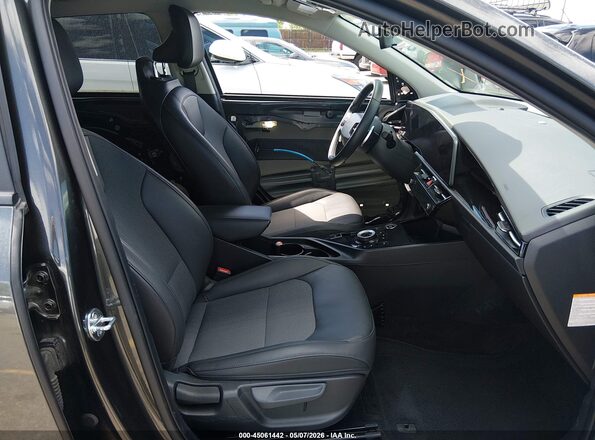 KNDCR3L14R5114544 2024 KIA NIRO EV Черный Вид салона спереди