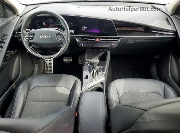 KNDCR3LE2P5030979 2023 KIA NIRO Серебряный Вид панели приборов