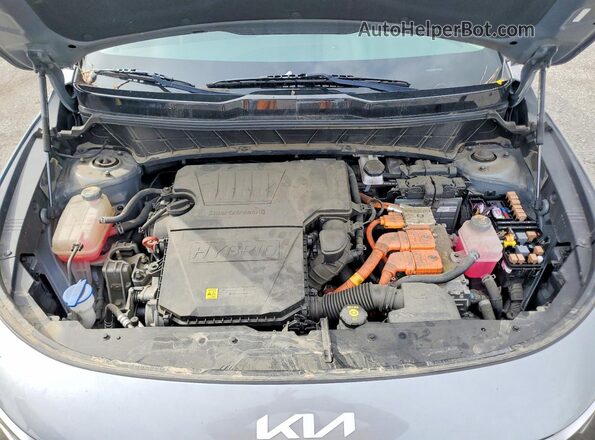 KNDCR3LE2P5030979 2023 KIA NIRO Серебряный Вид подкапотного пространства