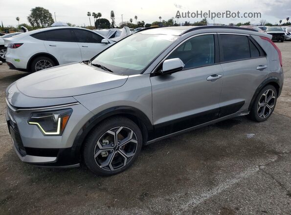 KNDCR3LE2P5030979 2023 KIA NIRO Серебряный Передняя левая четверть