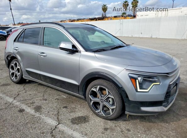 KNDCR3LE2P5030979 2023 KIA NIRO Серебряный Передняя правая четверть