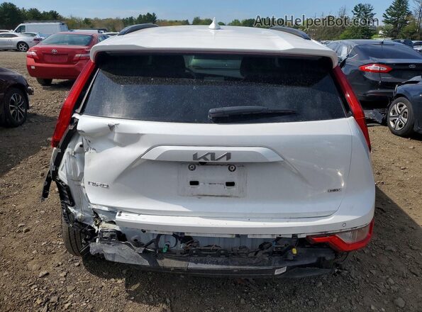 KNDCR3LE4P5059156 2023 KIA NIRO Белый Вид сзади
