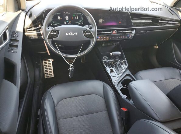 KNDCR3LE6P5058316 2023 KIA NIRO Серый Вид панели приборов