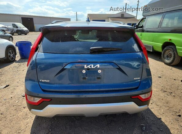 KNDCS3LF0P5054324 2023 KIA NIRO Синий Вид сзади