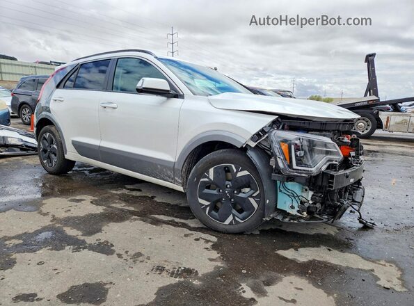 KNDCT3L12P5042533 2023 KIA NIRO Белый Передняя правая четверть