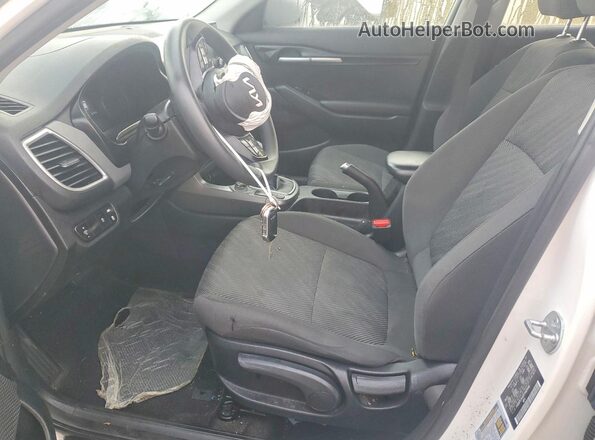 KNDEPCAA0P7460948 2023 KIA SELTOS White Вид салону спереду