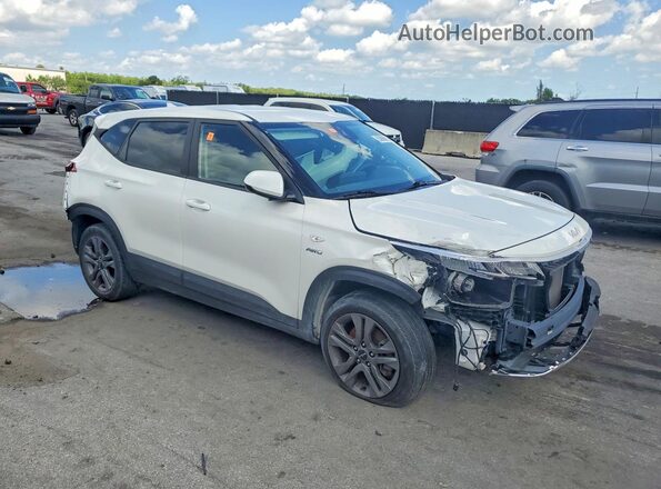 KNDEPCAA2P7370586 2023 KIA SELTOS White Przód prawy