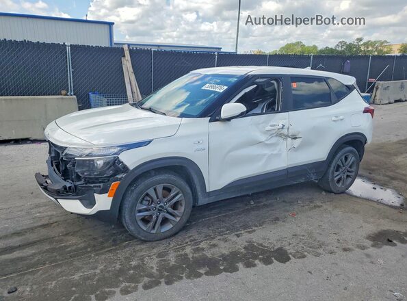 KNDEPCAA2P7370586 2023 KIA SELTOS White Przód lewy