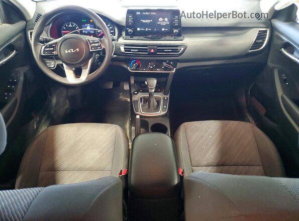 KNDEPCAA4P7433428 2023 KIA SELTOS White Widok deski rozdzielczej