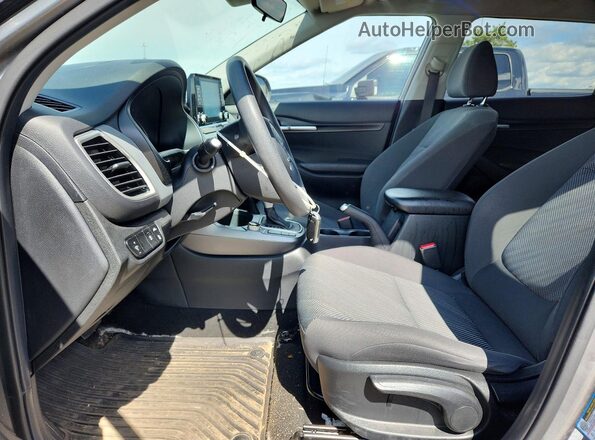 KNDEPCAAXP7409151 2023 KIA SELTOS Серебряный Вид салона спереди