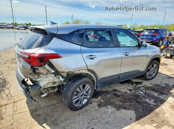 KNDEPCAAXP7409151 2023 KIA SELTOS Серебряный Задняя правая четверть