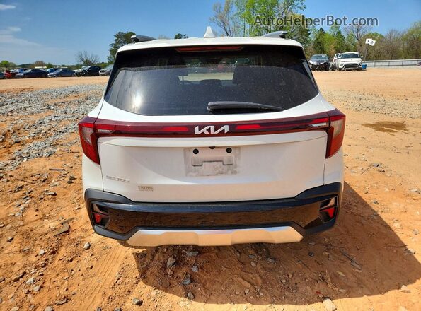 KNDER2AA2R7484255 2024 KIA SELTOS White Vista trasera