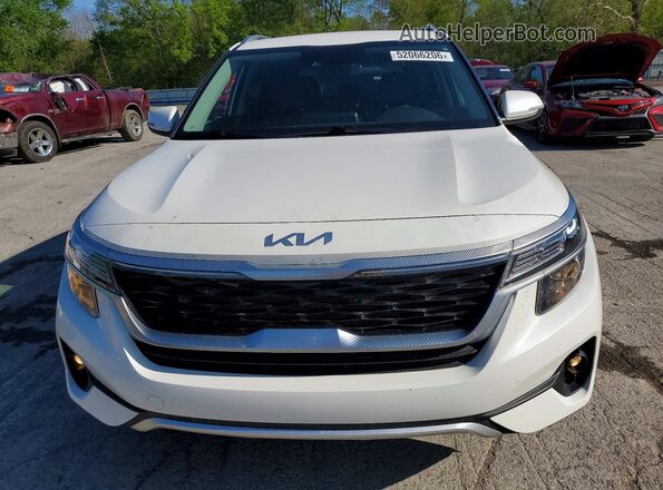 KNDERCAA3N7344960 2022 KIA SELTOS Белый Вид спереди