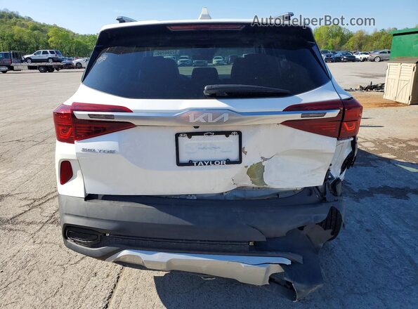 KNDERCAA3N7344960 2022 KIA SELTOS Белый Вид сзади