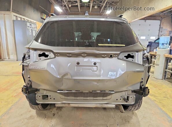 KNDERCAA5P7421458 2023 KIA SELTOS Серебряный Вид сзади