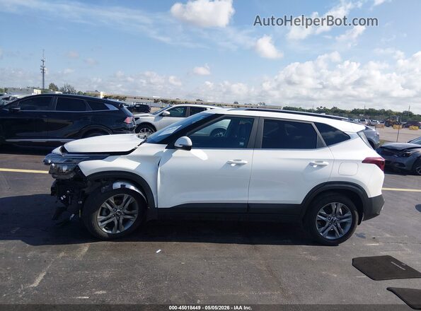 KNDEU2AA0M7066865 2021 KIA SELTOS White 