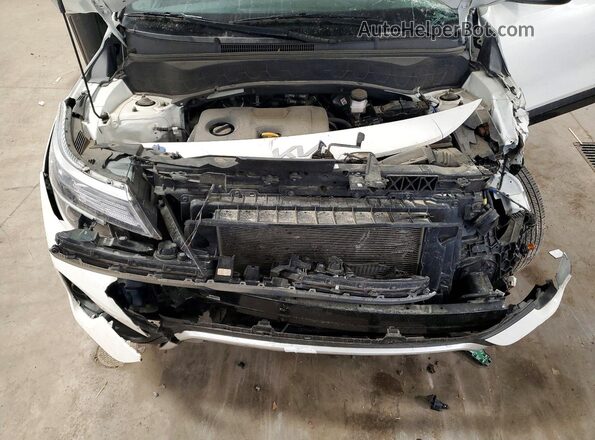 KNDEUCAA9P7358024 2023 KIA SELTOS White Widok komory silnika