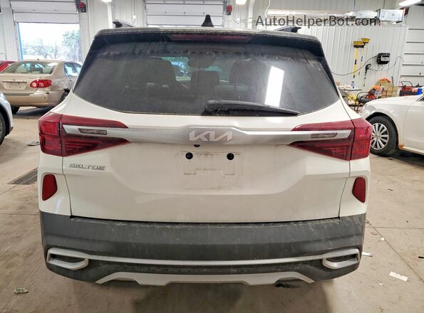 KNDEUCAA9P7358024 2023 KIA SELTOS White Widok z tyłu