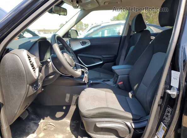 KNDJ23AU4N7184357 2022 KIA SOUL Черный Вид салона спереди