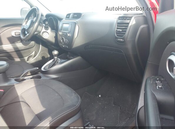 KNDJP3A55H7448622 2017 KIA SOUL Красный Вид салона спереди