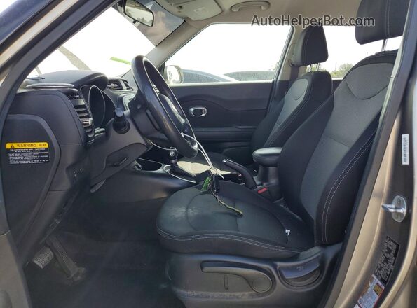 KNDJP3A59K7654730 2019 KIA SOUL Gray Вид салону спереду