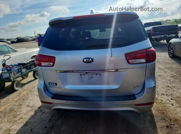 KNDMB5C10H6246083 2017 KIA SEDONA Silver Vista trasera