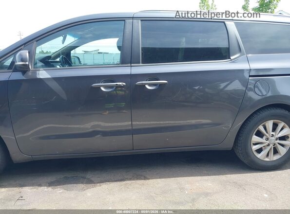 KNDMB5C11H6245072 2017 KIA SEDONA Gray Вид спереду