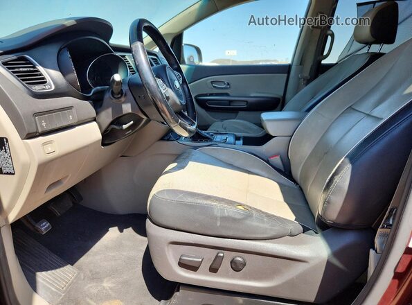KNDMB5C11H6267427 2017 KIA SEDONA Burgundy Widok wnętrza z przodu