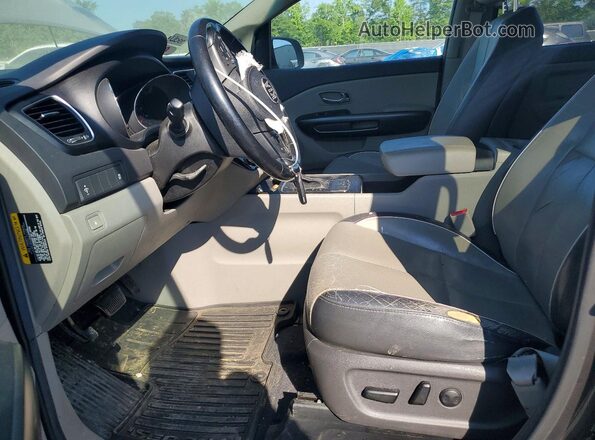 KNDMB5C12G6210569 2016 KIA SEDONA Gray Front interior view