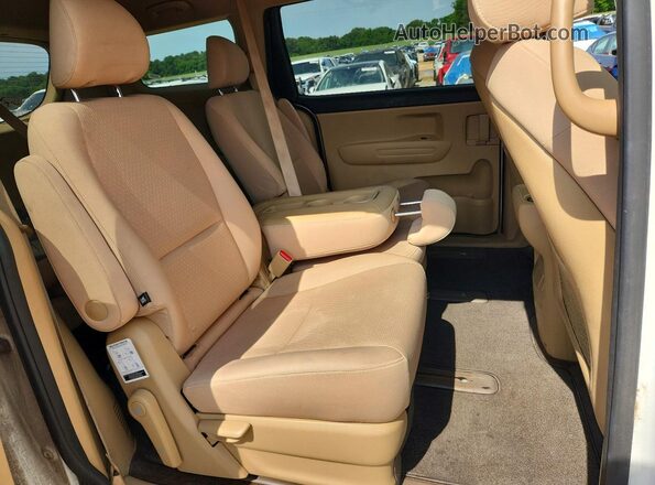 KNDMB5C12H6232623 2017 KIA SEDONA White Вид задньої частини салону
