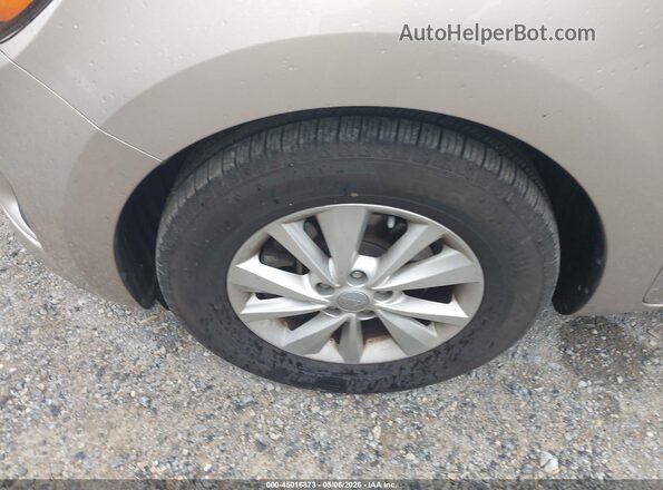 KNDMB5C12H6266867 2017 KIA SEDONA Gold Widok zestawu wskaźników