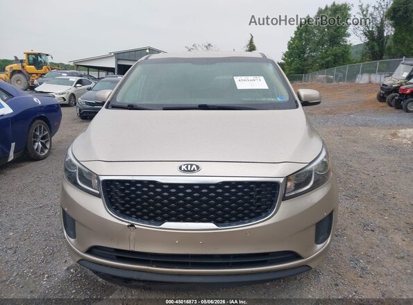 KNDMB5C12H6266867 2017 KIA SEDONA Gold Widok wnętrza z tyłu
