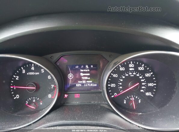 KNDMB5C12H6266867 2017 KIA SEDONA Gold Widok tylnych siedzeń