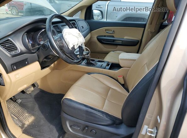 KNDMB5C12H6284737 2017 KIA SEDONA Золотой Вид салона спереди