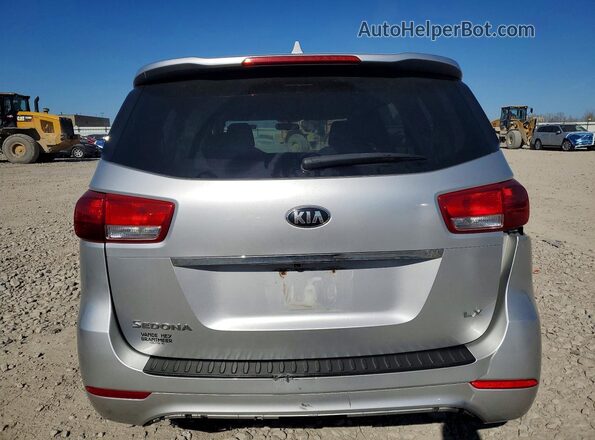 KNDMB5C13H6227138 2017 KIA SEDONA Серебряный Вид сзади