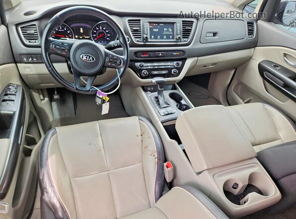 KNDMB5C13J6373285 2018 KIA SEDONA Charcoal Widok deski rozdzielczej