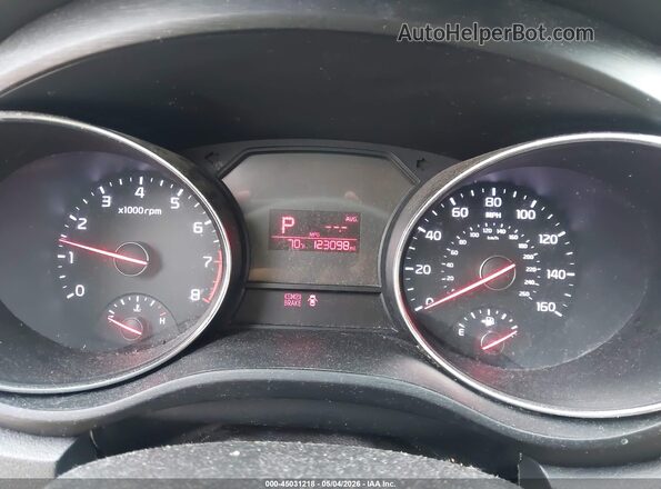 KNDMB5C14G6120310 2016 KIA SEDONA Кремовый Вид задних сидений