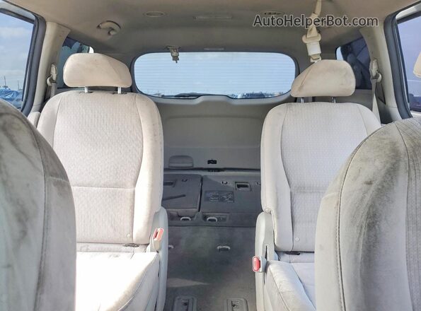 KNDMB5C14H6227293 2017 KIA SEDONA Silver Вид задніх сидінь