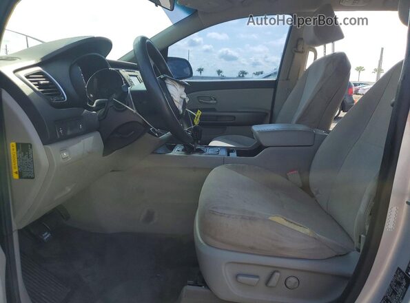 KNDMB5C14H6227293 2017 KIA SEDONA Silver Вид салону спереду