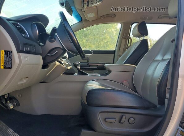 KNDMB5C14L6576219 2020 KIA SEDONA Silver Widok wnętrza z przodu